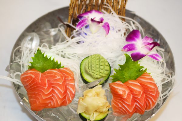 Salmon sashimi set
